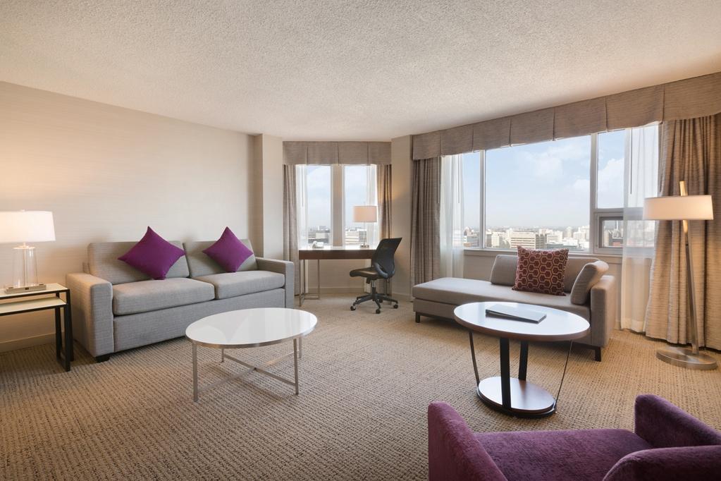 Coast Edmonton Plaza Hotel By Apa Zimmer foto