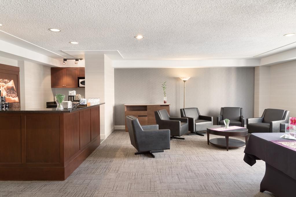 Coast Edmonton Plaza Hotel By Apa Restaurant foto
