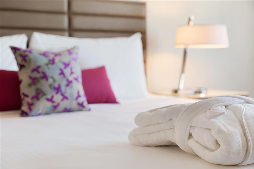 Coast Edmonton Plaza Hotel By Apa Zimmer foto