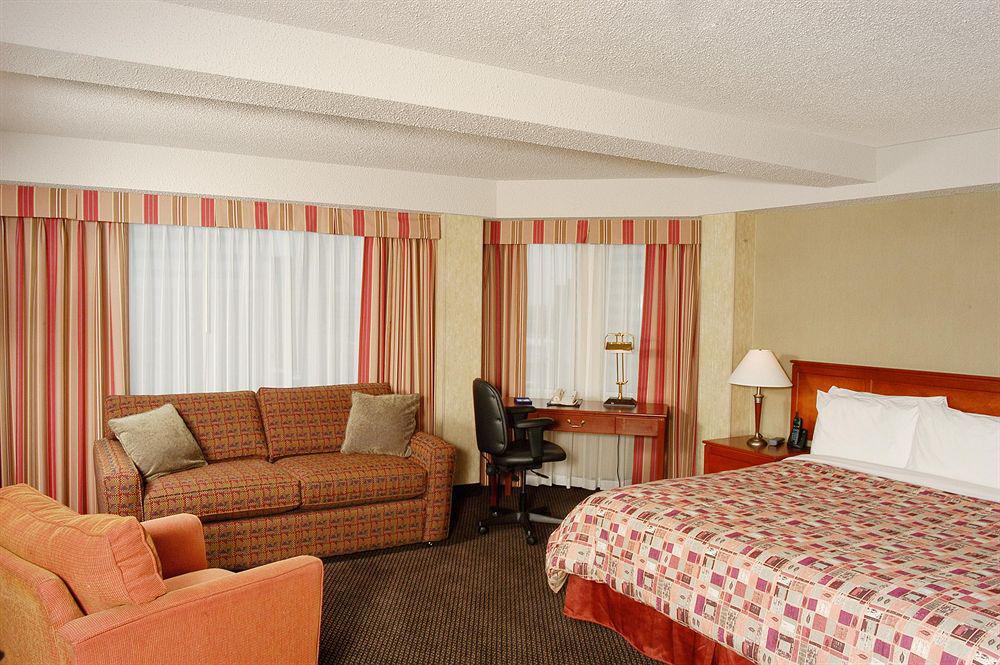 Coast Edmonton Plaza Hotel By Apa Zimmer foto